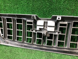 フロントグリル SUBARU FORESTER OEM 91065FC000WG SF9, SF5 1998 White 51E