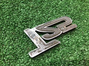Emblem T25 SUBARU FORESTER OEM 93071FC040 SF9 1999 White 51E