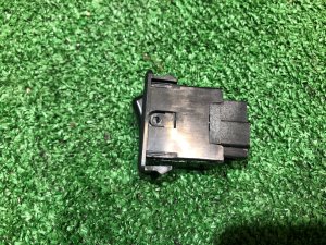สวิตช์ HOLD SUBARU FORESTER OEM 83243FA040 SF9 1999 EJ254 AT