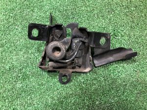 Cerradura del capó SUBARU LEGACY OEM 57310AG000 BP5 2004 BLACK 32J