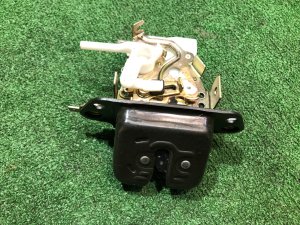 กลอนล็อกฝาท้าย 63032AG000 SUBARU LEGACY
