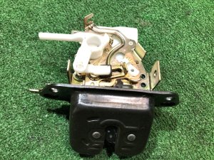 Tailgate lock SUBARU LEGACY OEM 63032AG000 BP5 2004 BLACK 32J