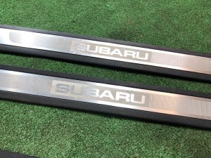 Frisos das embaladeiras SUBARU LEGACY OEM 94060AG070, 94060AG080, 94061AG080, 94061AG090 BP5 2004 BLACK 32J