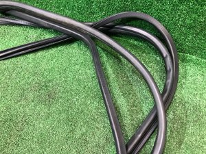 Уплотнители дверей черные SUBARU LEGACY OEM 63571AG000JC, 63571AG010JC, 63572AG010JC, 63572AG000JC BP5 2004 BLACK 32J