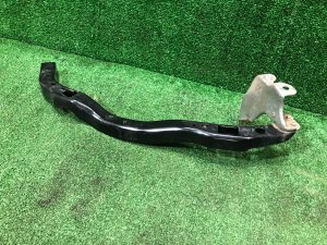 右ヘッドライトブラケット SUBARU LEGACY OEM 57707AG060 BP5 2004 BLACK 32J