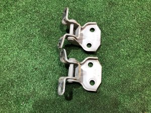 Петли двери передней левой 60079AG000, 60079AG010 SUBARU LEGACY