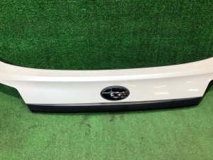 バックドアガーニッシュ SUBARU LEGACY OEM 91119AJ080WU BR9 2011 White Pearl 37J