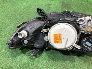 右ヘッドライト SUBARU LEGACY OEM 84001AG340 BP5 2007