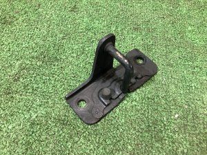 Петля капота SUBARU LEGACY OEM 57311AE000 BH5 2002