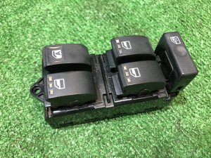 กล่องควบคุมกระจกไฟฟ้า 84820-B2440 DAIHATSU TANTO