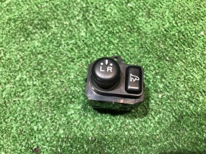 กล่องควบคุมกระจกมองข้าง 84820B2440 DAIHATSU TANTO