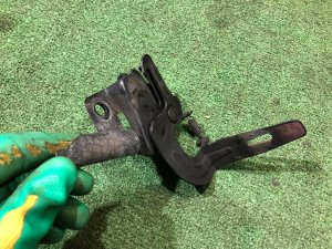ボンネットロック SUBARU LANCASTER OEM 57310AE000 BHE 2000 Beige 8L5