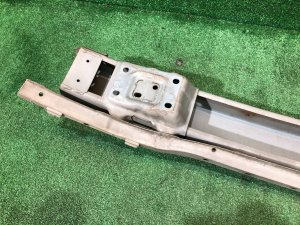 Refuerzo del parachoques delantero SUBARU LANCASTER OEM 57711AE150 BHE 2000