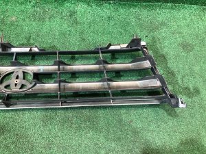 中网 2й рестайлинг 2005-2007г TOYOTA LAND CRUISER 100 OEM 53101-60260, 53101-60967 J100