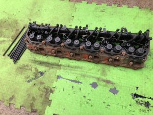 Culata derecha с коромыслом! 1-11110-834-0 ISUZU GIGA