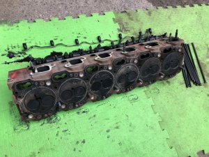Culata derecha с коромыслом! ISUZU GIGA OEM 1-11110-834-0 CXZ82K1D 2007 12PE1