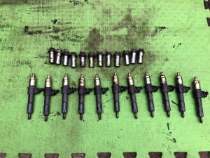 Inyectores +стаканы 1-15300-406-0, 105118-8090 ISUZU GIGA