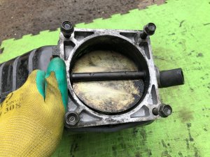 ลิ้นปีกผีเสื้อ с резонатором ISUZU GIGA OEM 1-14210-184-1, 1-14230-143-0, 1-14230-152-0 CXZ82K1D 2007 12PE1