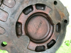 Крышка термостата ISUZU GIGA OEM 1-13116-081-0, 1-13116-082-0 CXZ82K1D 2007