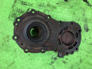 Крышка термостата ISUZU GIGA OEM 1-13116-081-0, 1-13116-082-0 CXZ82K1D 2007