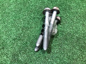 Parafusos da travessa dianteira SUBARU EXIGA OEM 901000304 YA5 2009